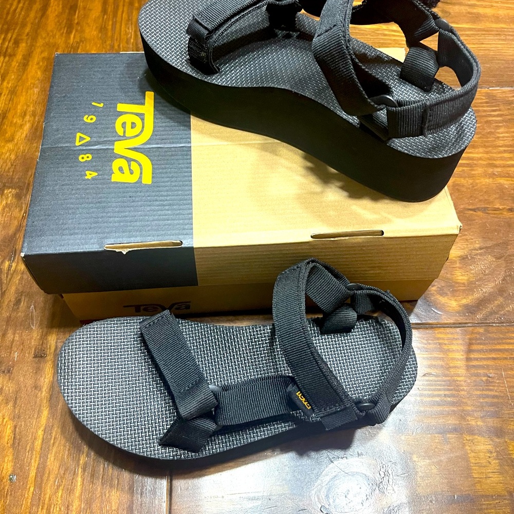 Teva Platform Sandals Size 6